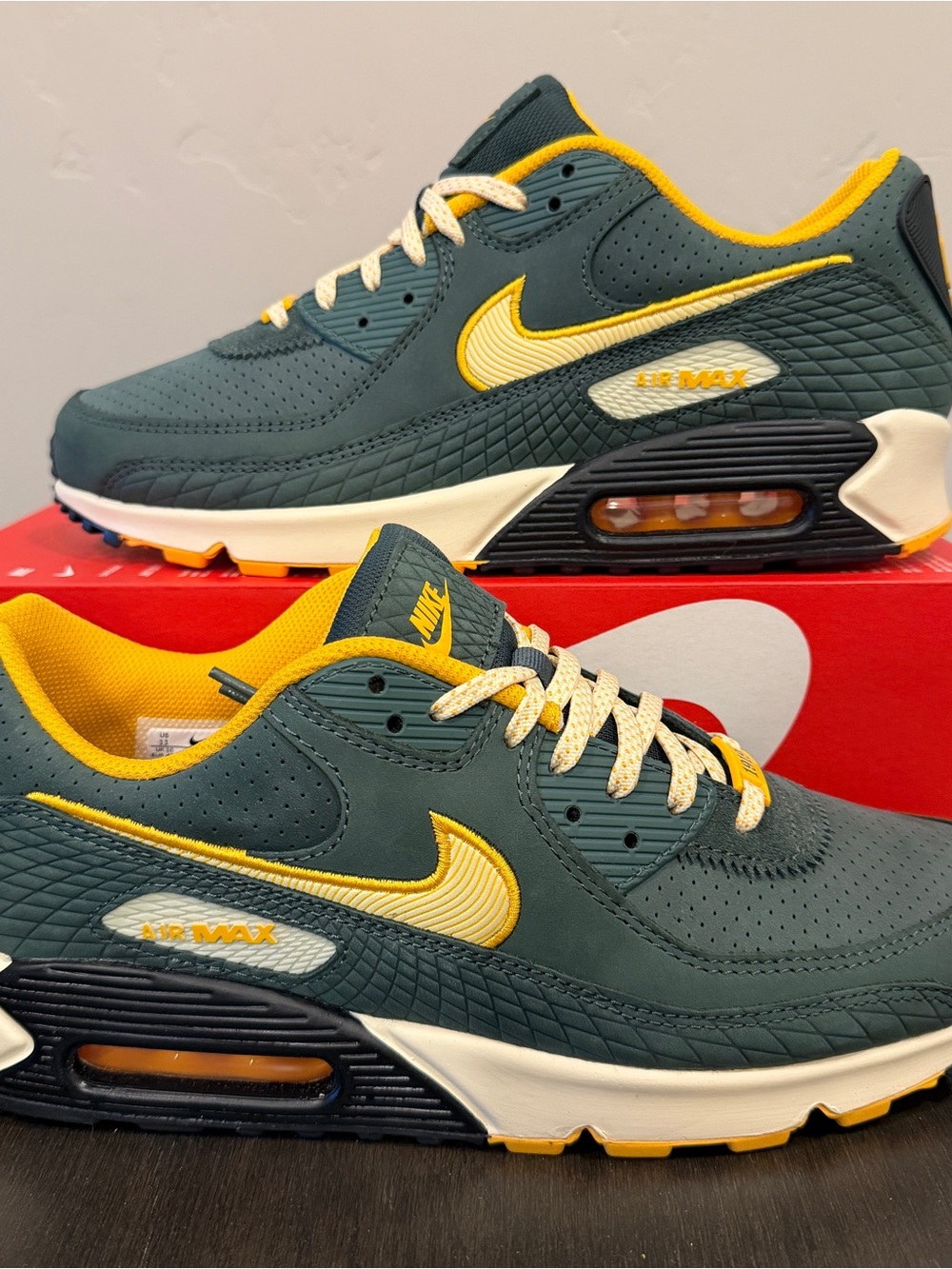 Size 11 - Nike Air Max 90 NFL Green Bay Packers Rivalries Collection IW1134-301